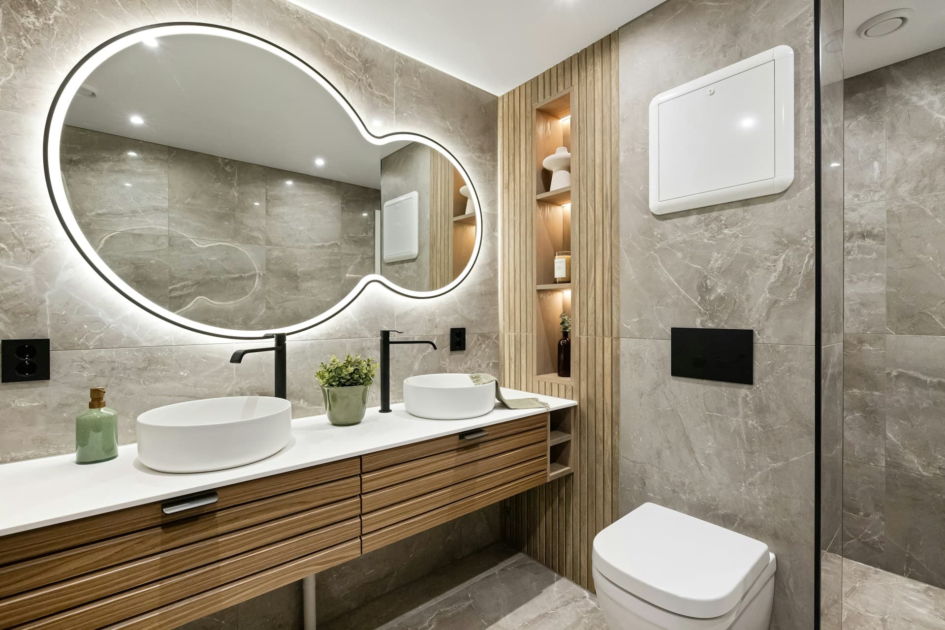Bathroom Mirrors With Lights Combining Beauty and Utility
