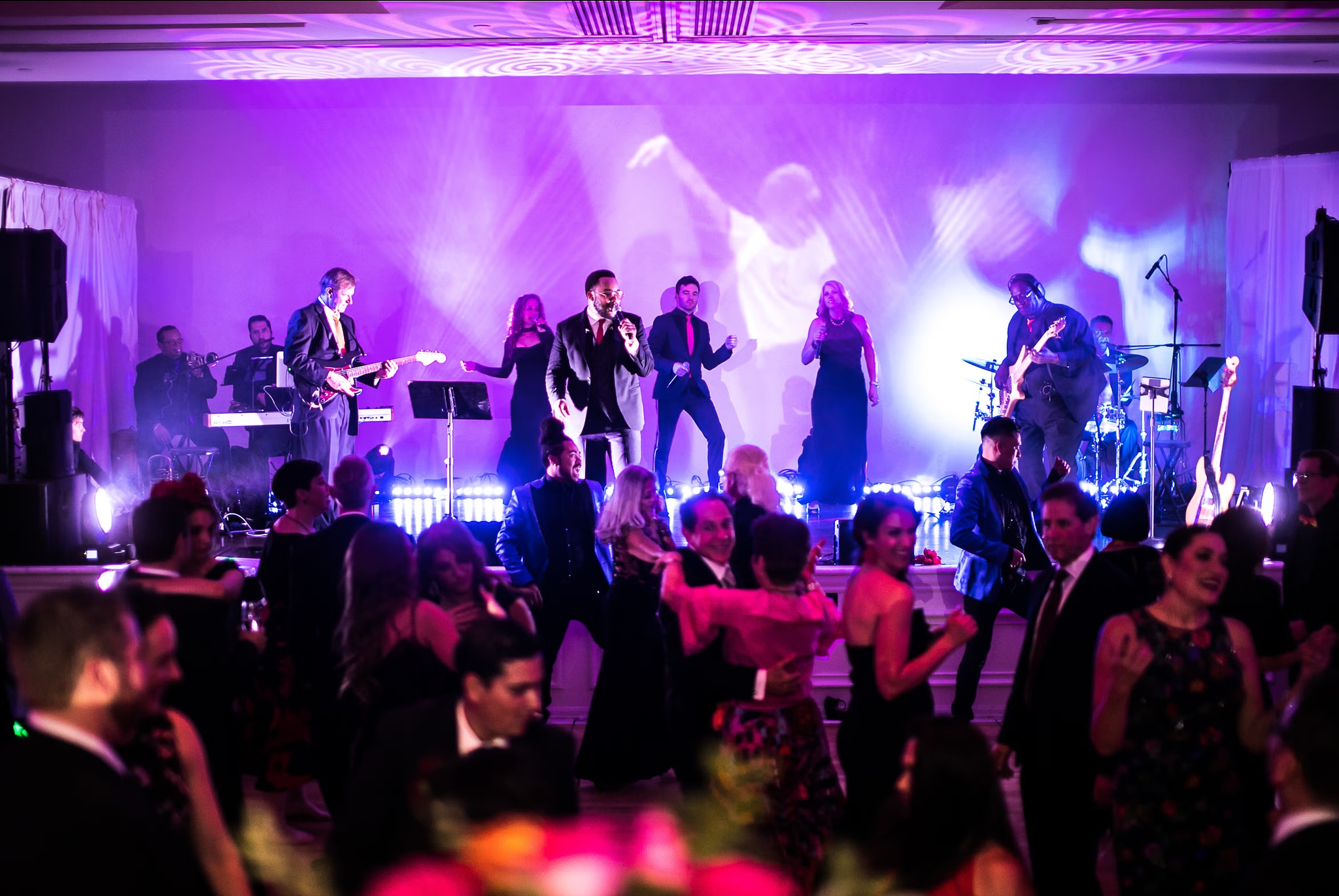 Top Corporate Magician for Company Party Celebrations | Magician Peter